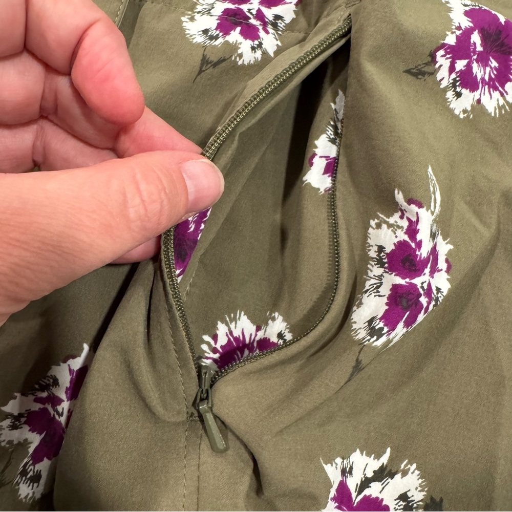 Duluth Trading Co Floral Vented Button Up Short Sleeve Army Green White Blouse - Picture 5 of 12